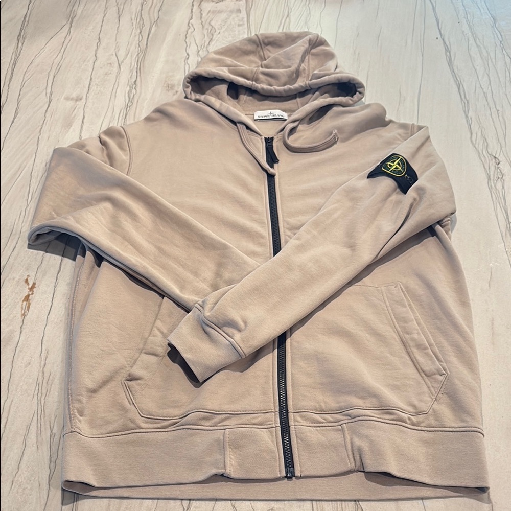 Beige Hooded Zip-Up Sweatshirt. Stone Island L never worn no tag
